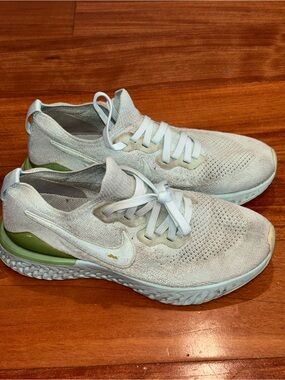 Nike Women's White Knit Running Athletic Sneakers with Olive Heel Size 8